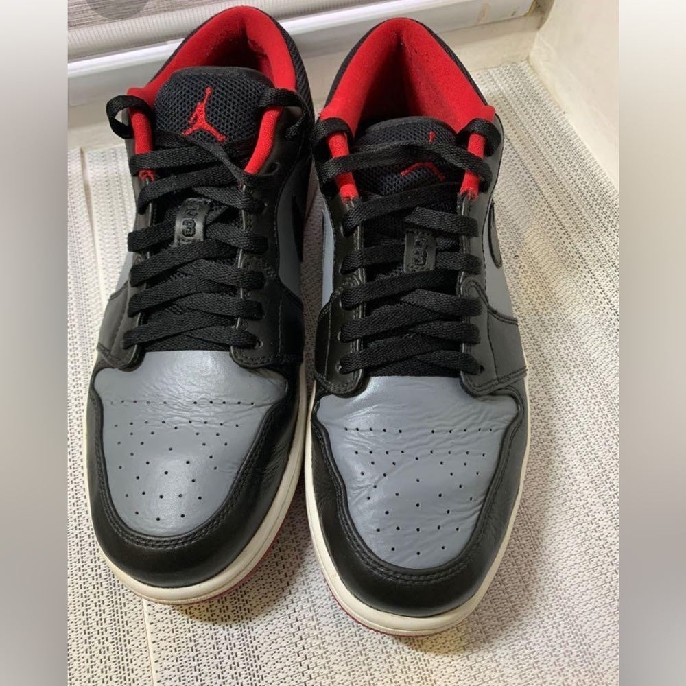 🔥Jordan 1 Retro Low Size 11 US Gray Red Black - Picture 3 of 8